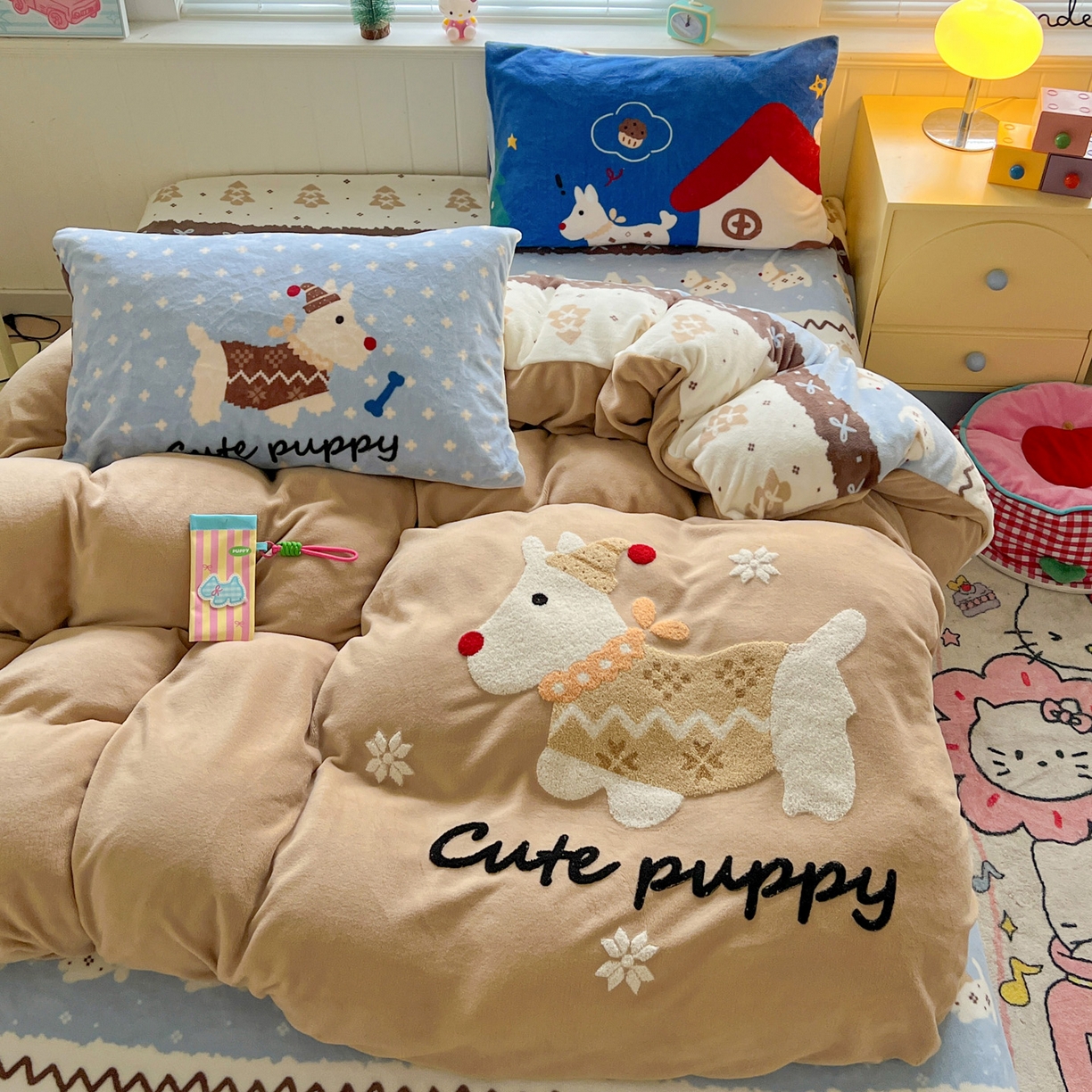 91家纺网 家纺一手货源 找家纺 优选 2025新款高克重200g牛奶绒数码印花毛巾绣卡通四件套直播爆款电商爆款 遛弯狗狗