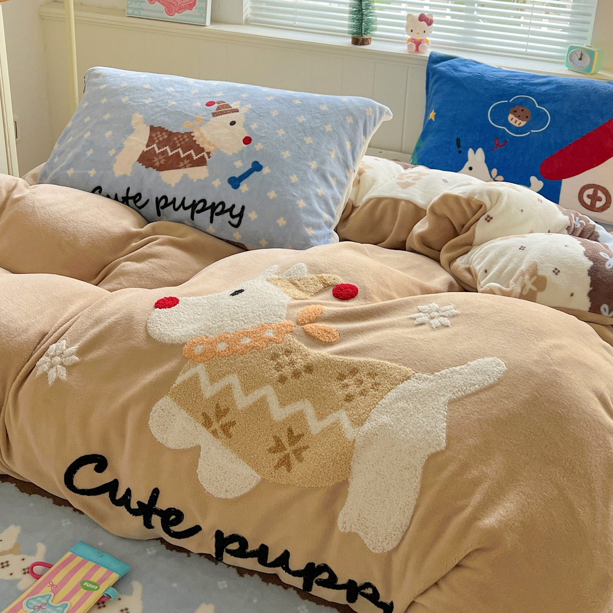 91家纺网 家纺一手货源 找家纺 优选 2025新款高克重200g牛奶绒数码印花毛巾绣卡通四件套直播爆款电商爆款 遛弯狗狗