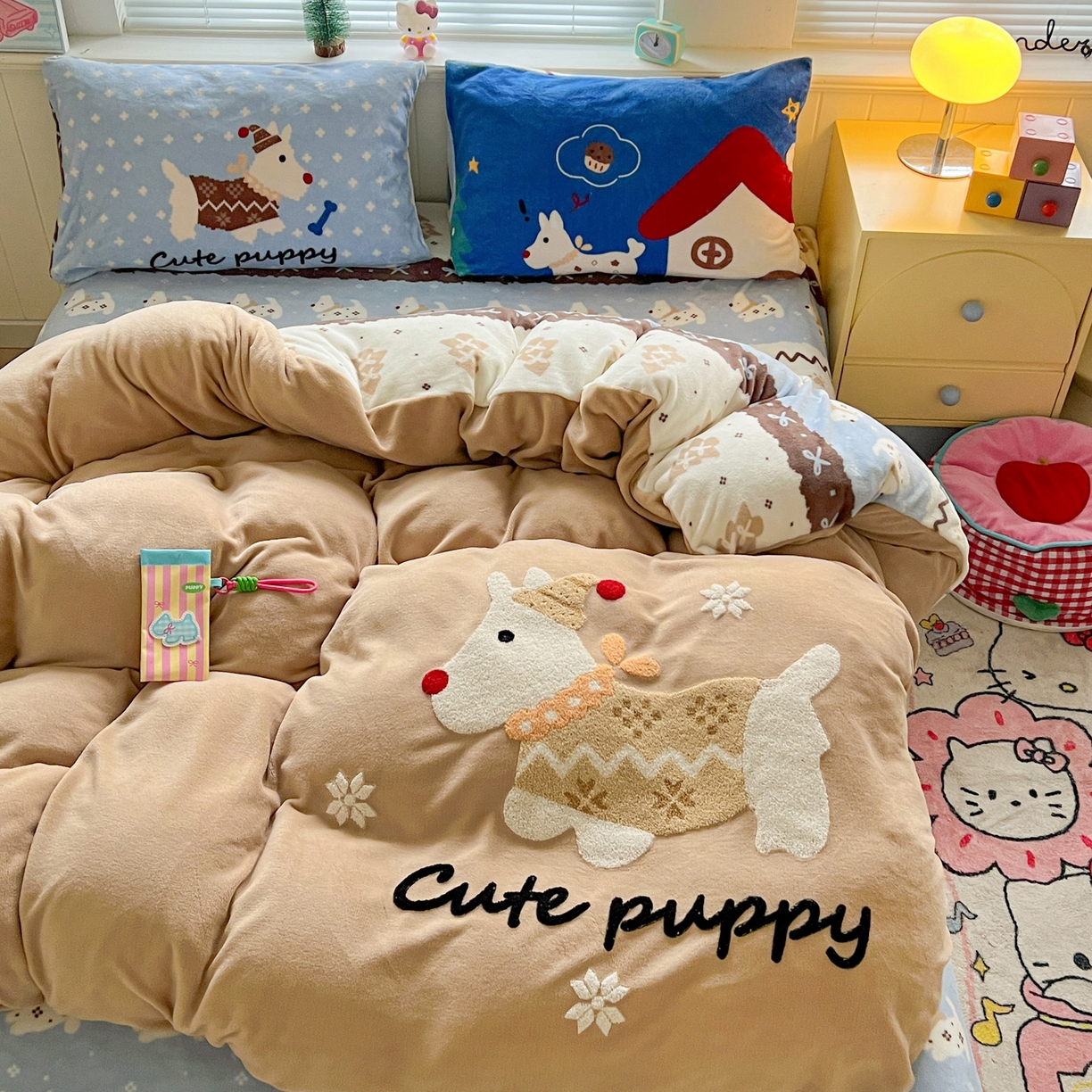 91家纺网 家纺一手货源 找家纺 优选 2025新款高克重200g牛奶绒数码印花毛巾绣卡通四件套直播爆款电商爆款 遛弯狗狗