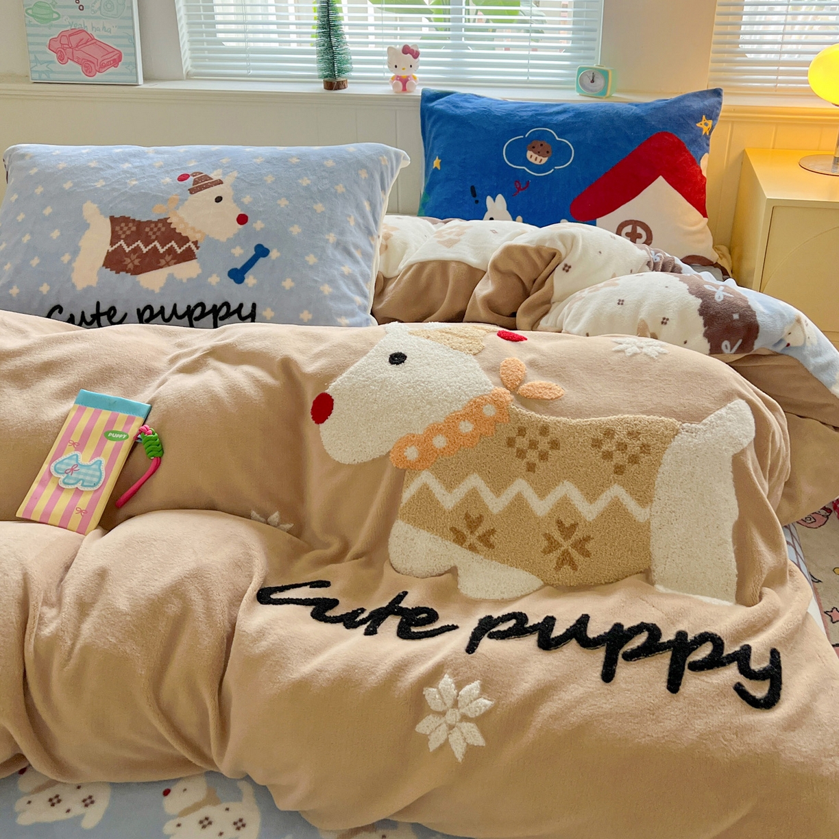 91家纺网 家纺一手货源 找家纺 优选 2025新款高克重200g牛奶绒数码印花毛巾绣卡通四件套直播爆款电商爆款 遛弯狗狗