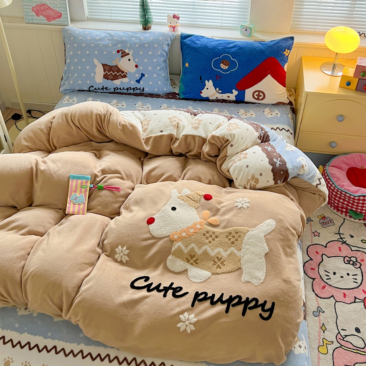 91家纺网 家纺一手货源 找家纺 优选 2025新款高克重200g牛奶绒数码印花毛巾绣卡通四件套直播爆款电商爆款 遛弯狗狗