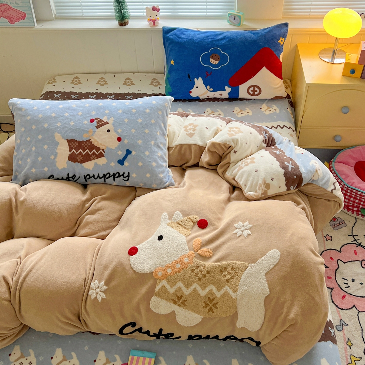 91家纺网 家纺一手货源 找家纺 优选 2025新款高克重200g牛奶绒数码印花毛巾绣卡通四件套直播爆款电商爆款 遛弯狗狗