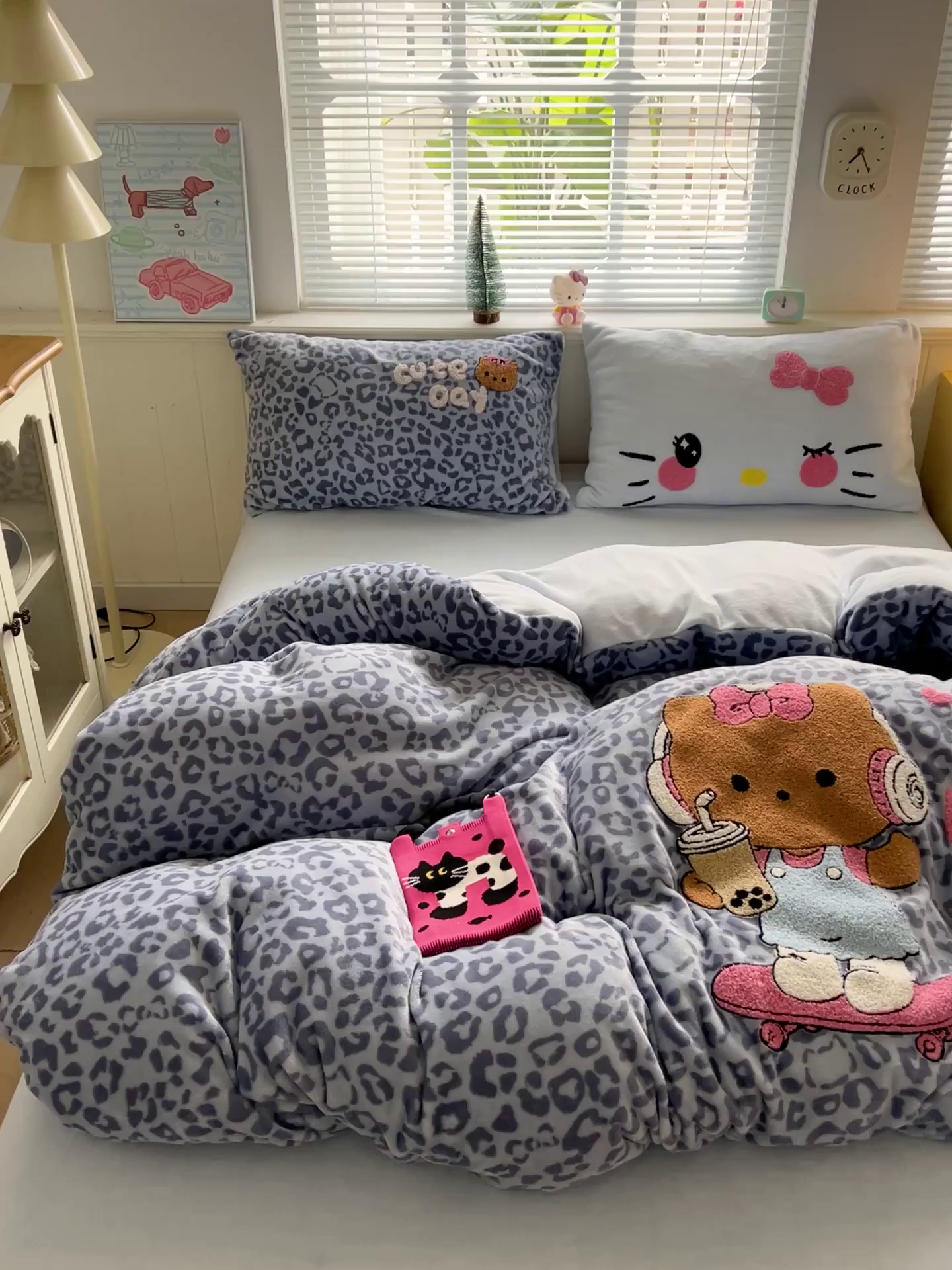 91家纺网 家纺一手货源 找家纺 优选 2025新款高克重200g牛奶绒数码印花毛巾绣卡通四件套直播爆款电商爆款 黑皮蓝