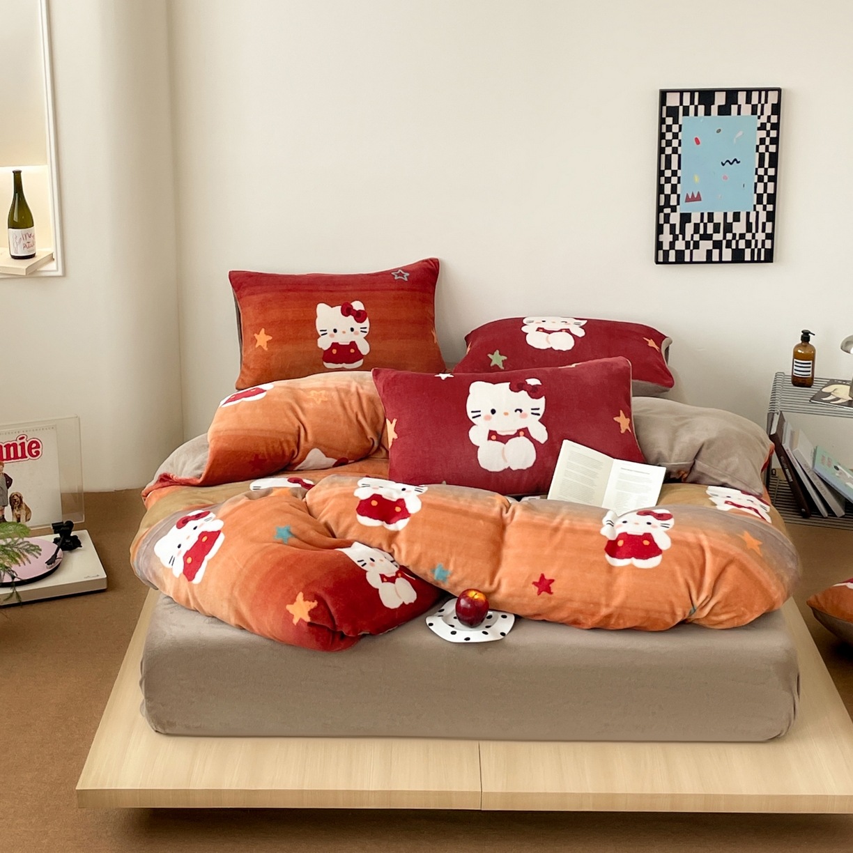 91家纺网 家纺一手货源 找家纺 摩妮卡 2025新款牛奶绒枕套混搭卡通复古四件套 傍晚凯蒂猫