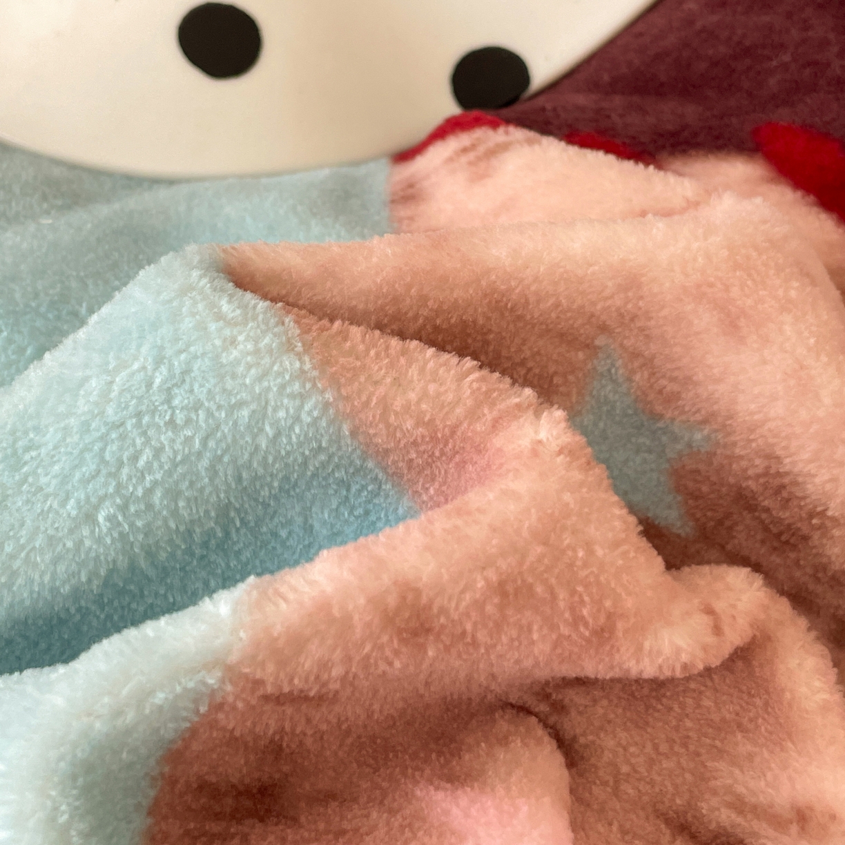 91家纺网 家纺一手货源 找家纺 摩妮卡 2025新款牛奶绒枕套混搭卡通复古四件套 线条腊肠狗