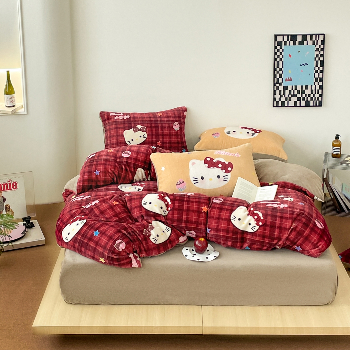 91家纺网 家纺一手货源 找家纺 摩妮卡 2025新款牛奶绒枕套混搭卡通复古四件套 甜点凯蒂猫