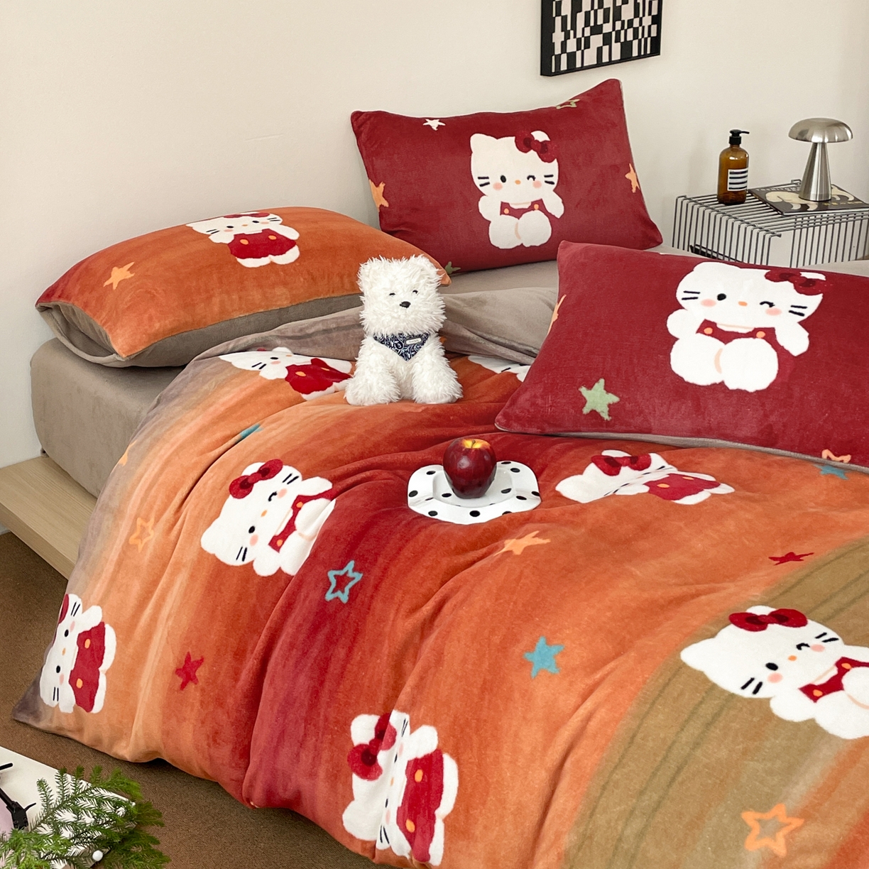 91家纺网 家纺一手货源 找家纺 摩妮卡 2025新款牛奶绒枕套混搭卡通复古四件套 傍晚凯蒂猫