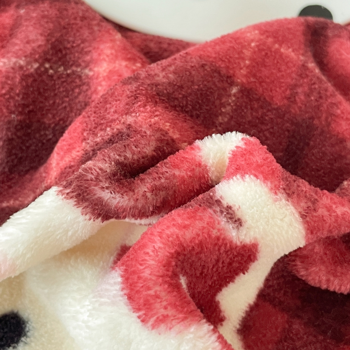 91家纺网 家纺一手货源 找家纺 摩妮卡 2025新款牛奶绒枕套混搭卡通复古四件套 甜点凯蒂猫