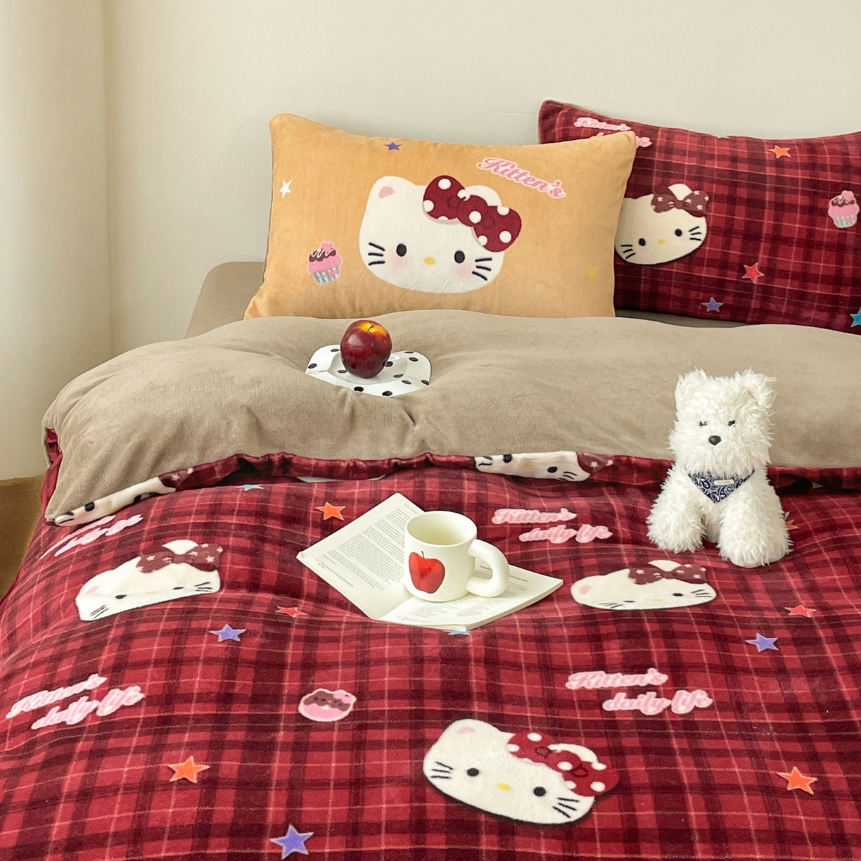 91家纺网 家纺一手货源 找家纺 摩妮卡 2025新款牛奶绒枕套混搭卡通复古四件套 甜点凯蒂猫