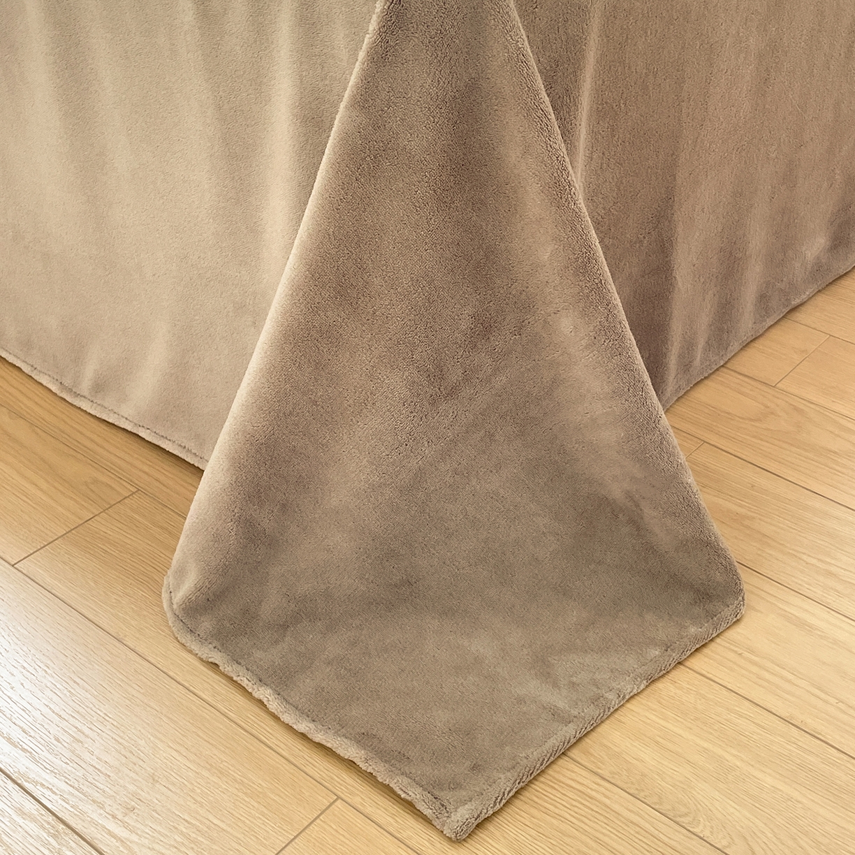 91家纺网 家纺一手货源 找家纺 摩妮卡 2025新款牛奶绒枕套混搭卡通复古四件套 傍晚凯蒂猫