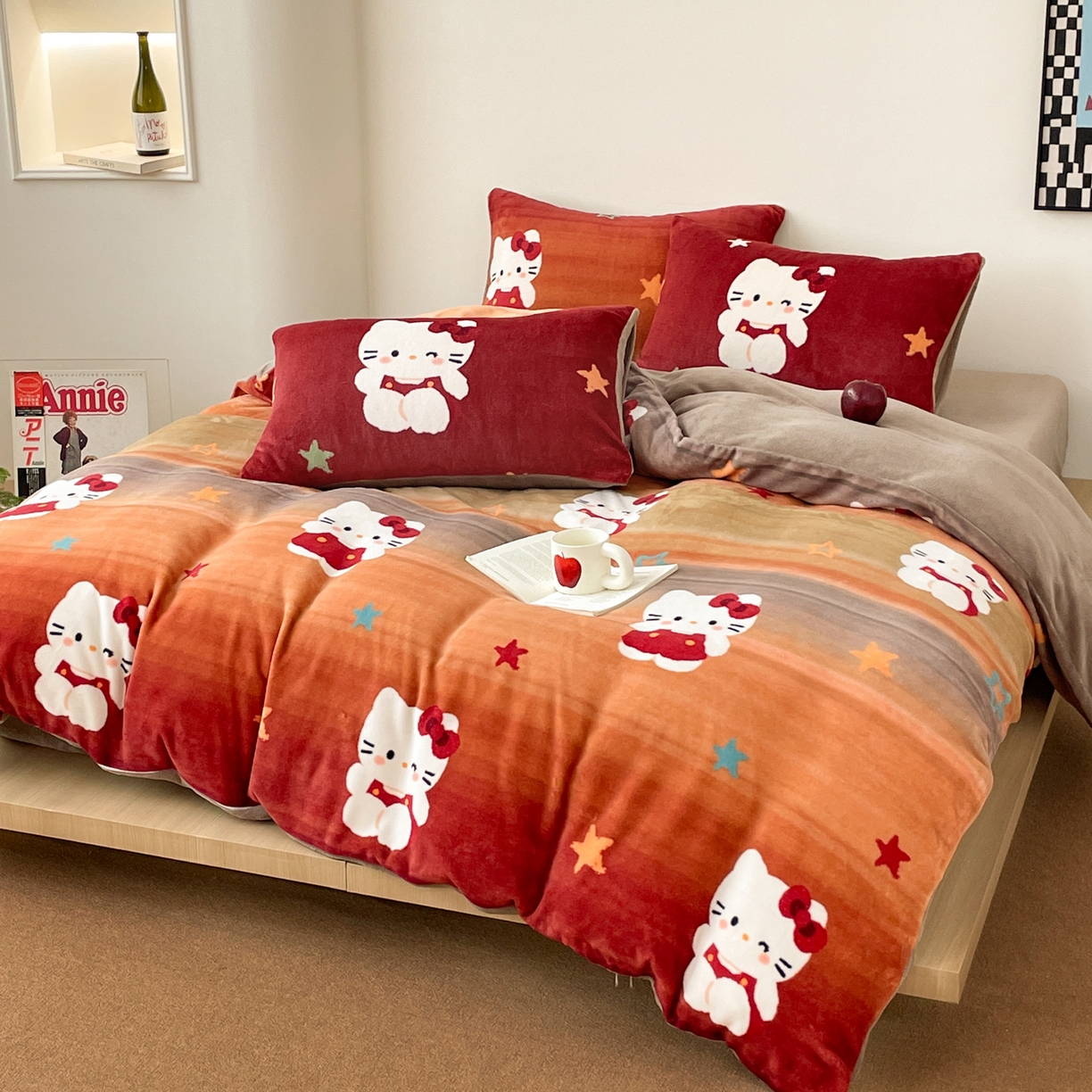 91家纺网 家纺一手货源 找家纺 摩妮卡 2025新款牛奶绒枕套混搭卡通复古四件套 傍晚凯蒂猫