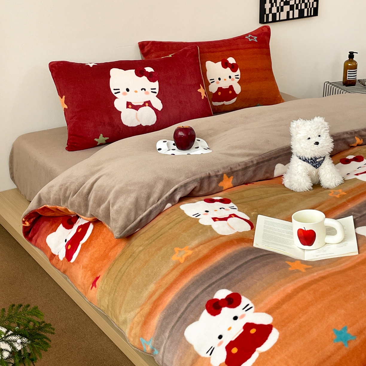 91家纺网 家纺一手货源 找家纺 摩妮卡 2025新款牛奶绒枕套混搭卡通复古四件套 傍晚凯蒂猫