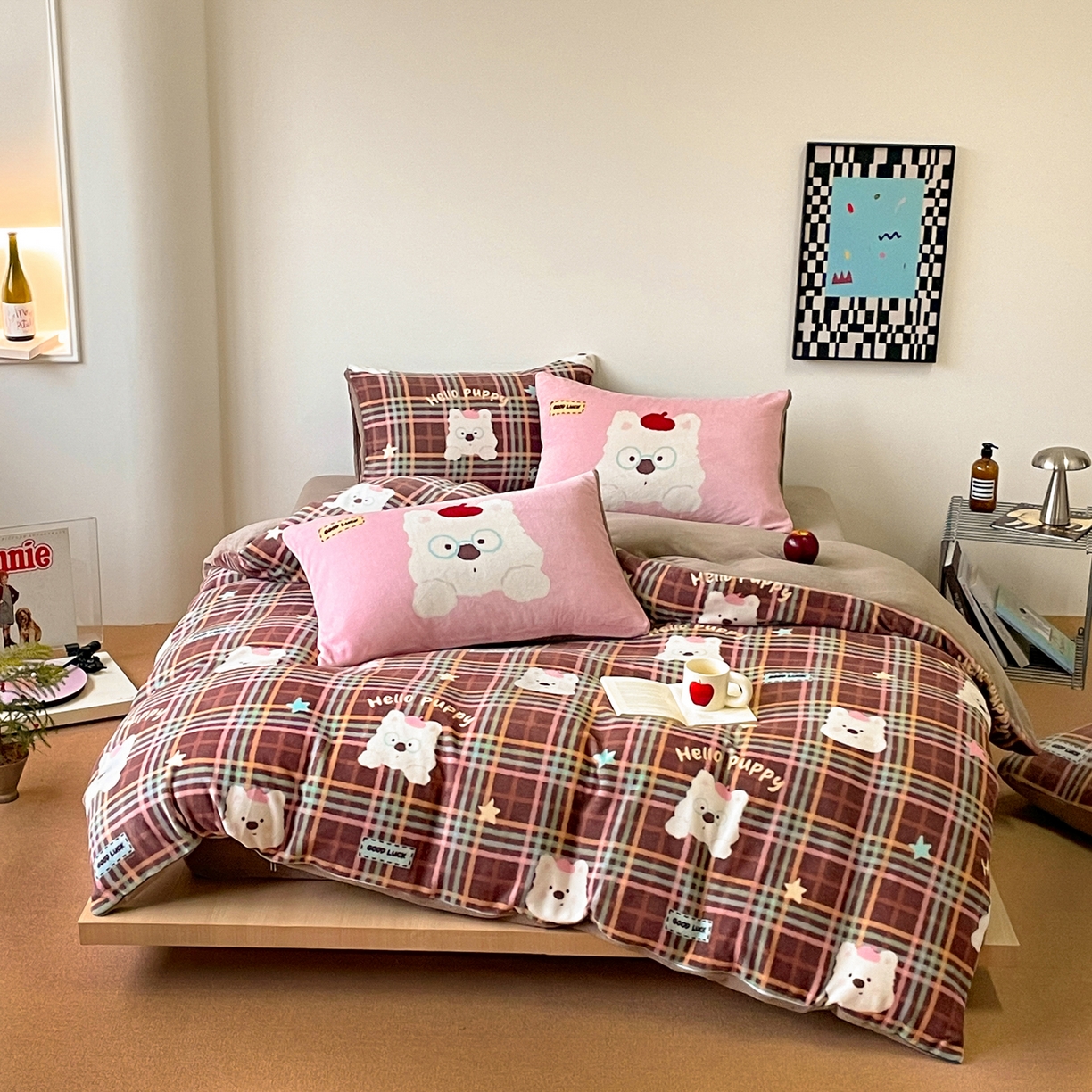 摩妮卡 2025新款牛奶绒枕套混搭卡通复古四件套 粉帽小狗