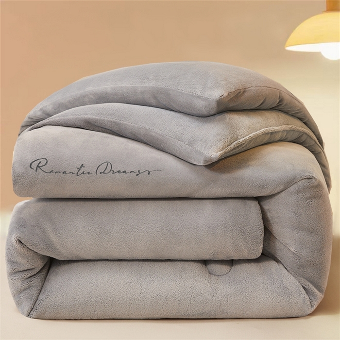 91家纺网 家纺一手货源 找家纺 （总）美梦里 2025新款拼色牛奶绒绣花冬被被子被芯