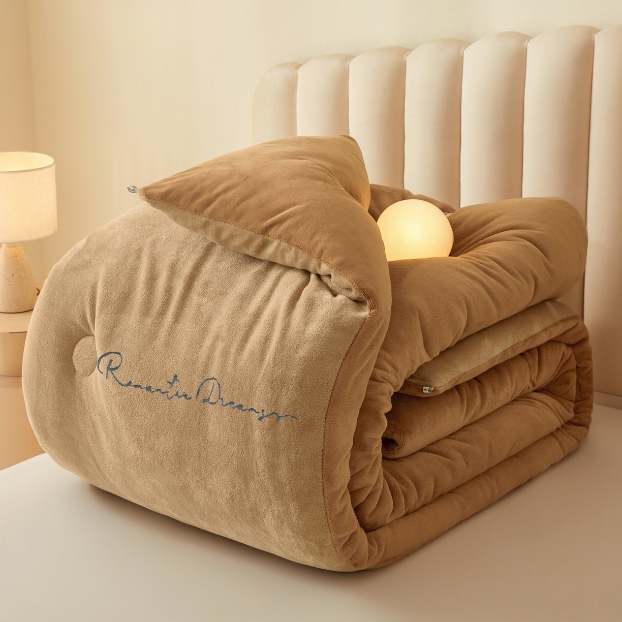 91家纺网 家纺一手货源 找家纺 （总）美梦里 2025新款拼色牛奶绒绣花冬被被子被芯