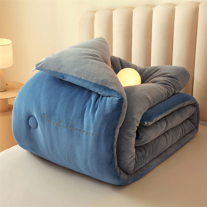 91家纺网 家纺一手货源 找家纺 美梦里 2025新款拼色牛奶绒绣花冬被被子被芯 蓝灰