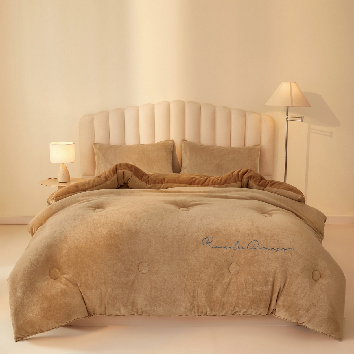 91家纺网 家纺一手货源 找家纺 （总）美梦里 2025新款拼色牛奶绒绣花冬被被子被芯