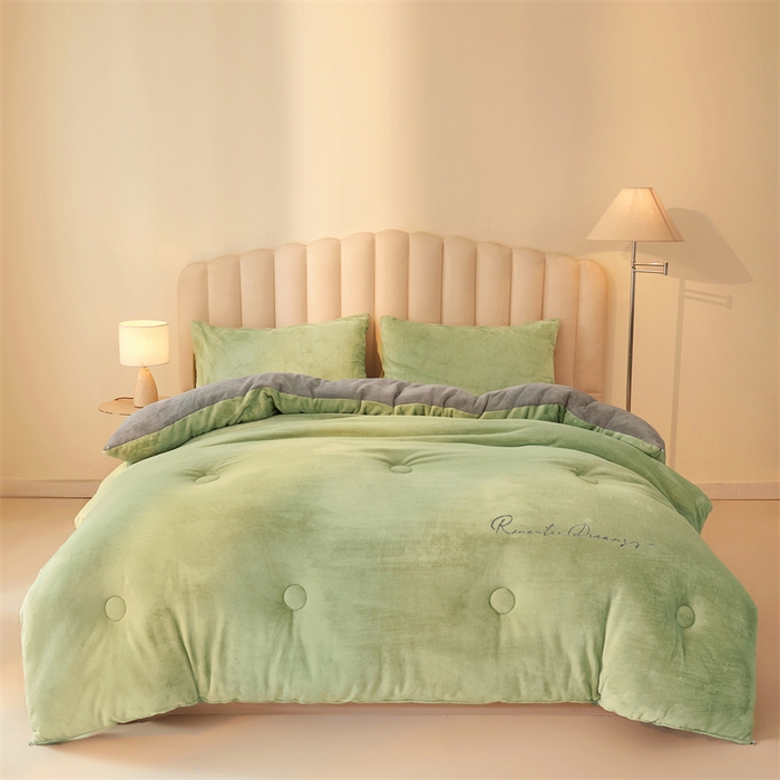 91家纺网 家纺一手货源 找家纺 美梦里 2025新款拼色牛奶绒绣花冬被被子被芯 绿灰