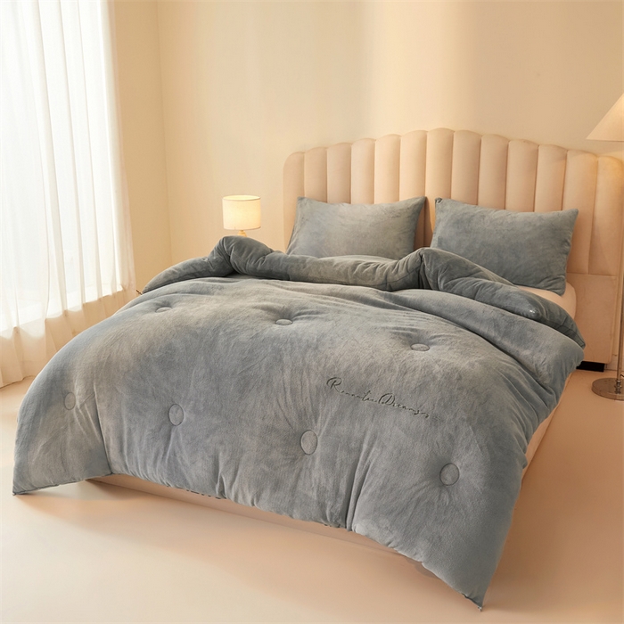 91家纺网 家纺一手货源 找家纺 美梦里 2025新款拼色牛奶绒绣花冬被被子被芯 灰色