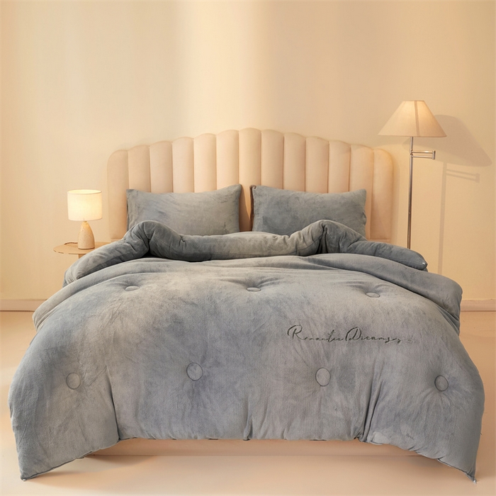 91家纺网 家纺一手货源 找家纺 美梦里 2025新款拼色牛奶绒绣花冬被被子被芯 灰色