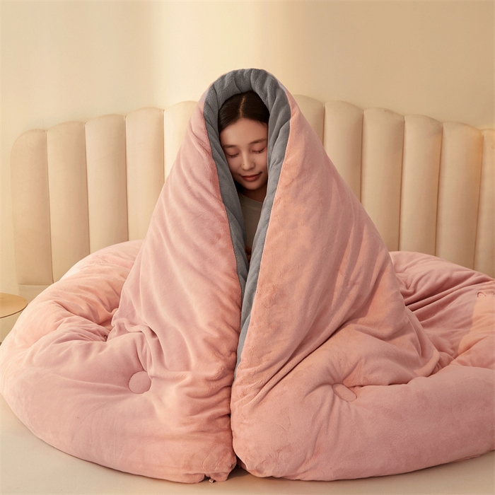 91家纺网 家纺一手货源 找家纺 美梦里 2025新款拼色牛奶绒绣花冬被被子被芯 粉灰