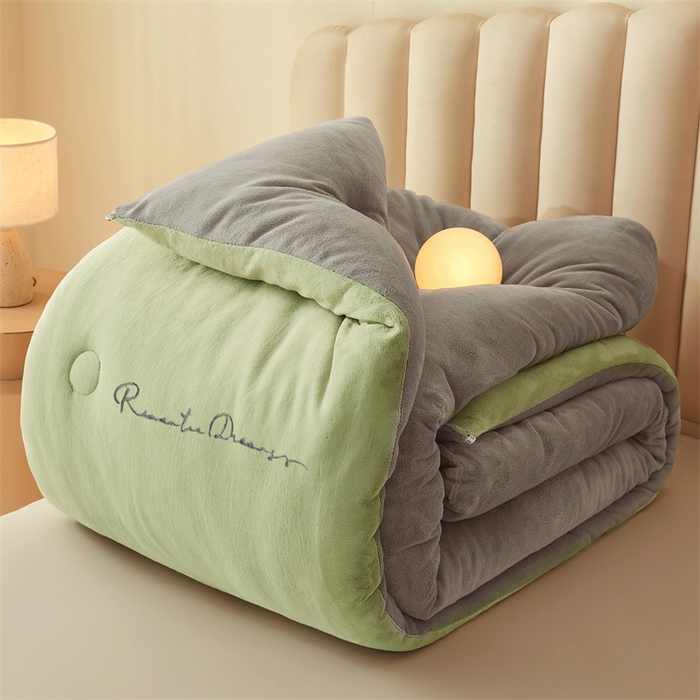 91家纺网 家纺一手货源 找家纺 美梦里 2025新款拼色牛奶绒绣花冬被被子被芯 绿灰