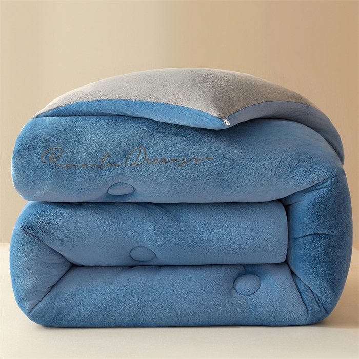 91家纺网 家纺一手货源 找家纺 美梦里 2025新款拼色牛奶绒绣花冬被被子被芯 蓝灰