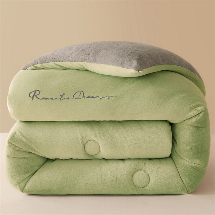 91家纺网 家纺一手货源 找家纺 美梦里 2025新款拼色牛奶绒绣花冬被被子被芯 绿灰