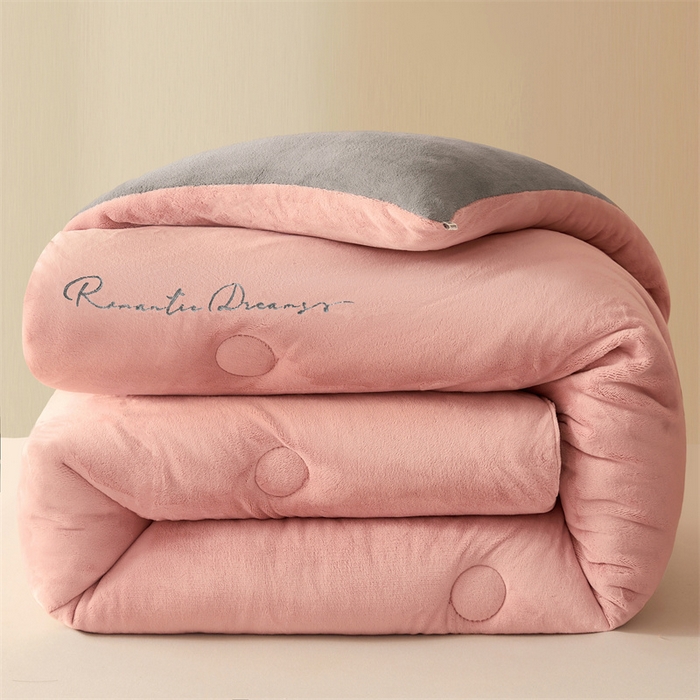 91家纺网 家纺一手货源 找家纺 美梦里 2025新款拼色牛奶绒绣花冬被被子被芯 粉灰