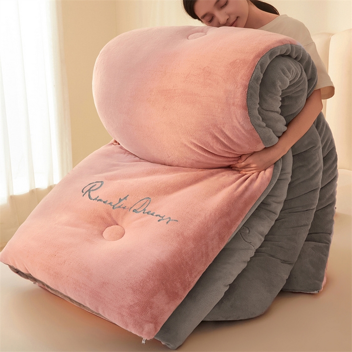 91家纺网 家纺一手货源 找家纺 美梦里 2025新款拼色牛奶绒绣花冬被被子被芯 粉灰