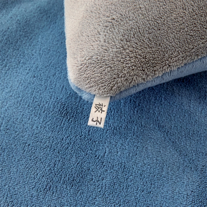 91家纺网 家纺一手货源 找家纺 美梦里 2025新款拼色牛奶绒绣花冬被被子被芯 蓝灰