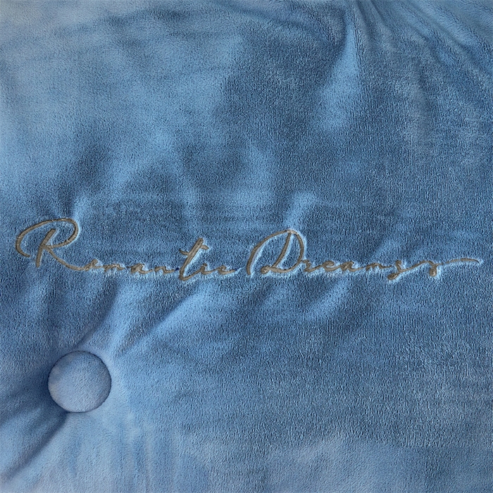 91家纺网 家纺一手货源 找家纺 美梦里 2025新款拼色牛奶绒绣花冬被被子被芯 蓝灰