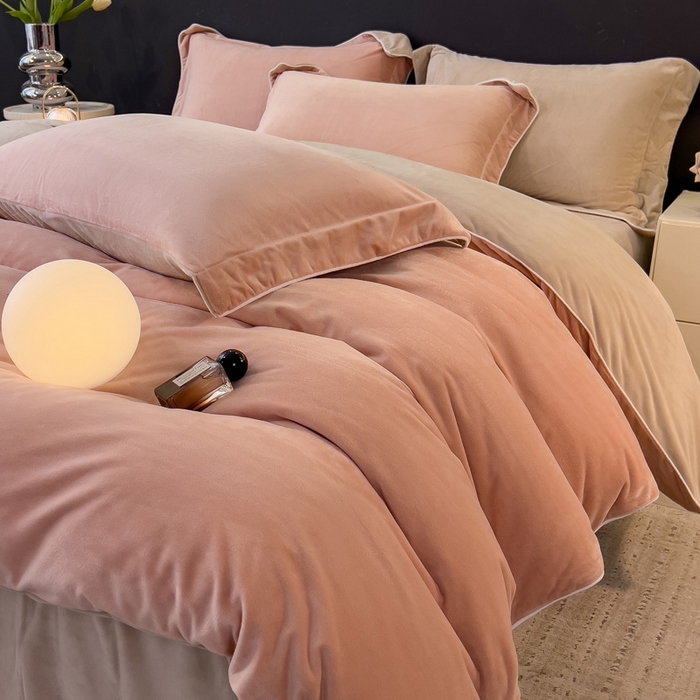 91家纺网 家纺一手货源 找家纺 席世家 2025新款婴儿绒简约款四件套 豆粉拼香槟