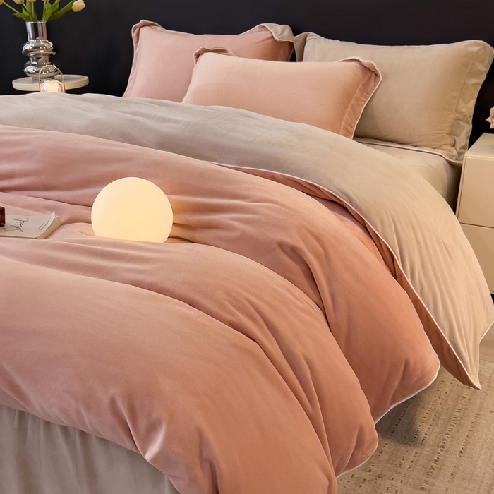 91家纺网 家纺一手货源 找家纺 席世家 2025新款婴儿绒简约款四件套 豆粉拼香槟