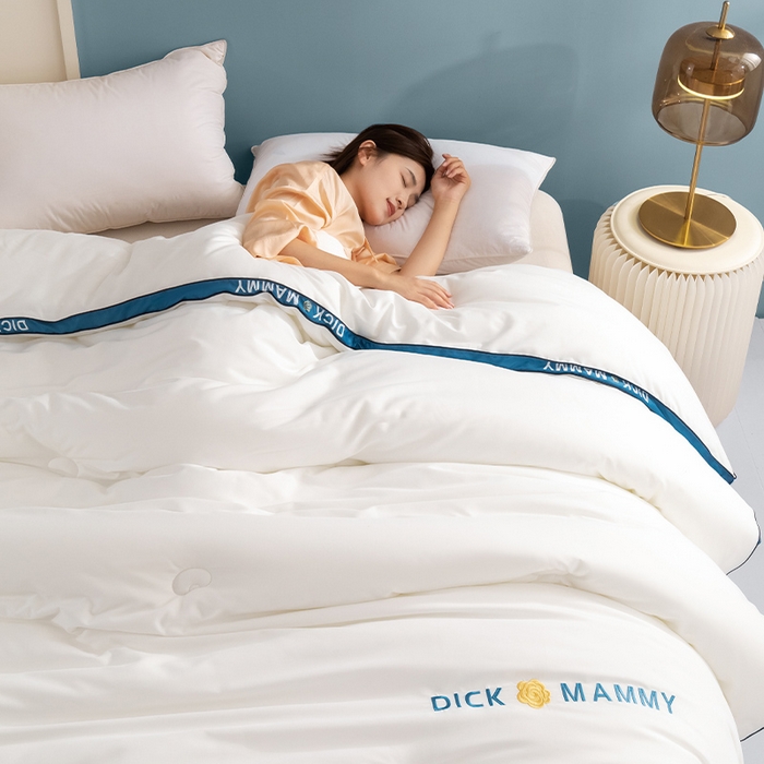 91家纺网 家纺一手货源 找家纺 美丽折家纺 2025新款大豆被冬被-山茶花系列一 山茶花-白蓝色