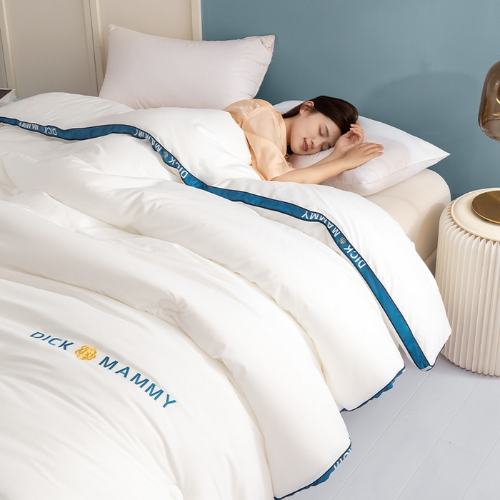 91家纺网 家纺一手货源 找家纺 美丽折家纺 2025新款大豆被冬被-山茶花系列一 山茶花-白蓝色