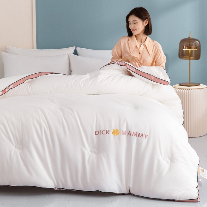 91家纺网 家纺一手货源 找家纺 美丽折家纺 2025新款大豆被冬被-山茶花系列一 山茶花-粉白色