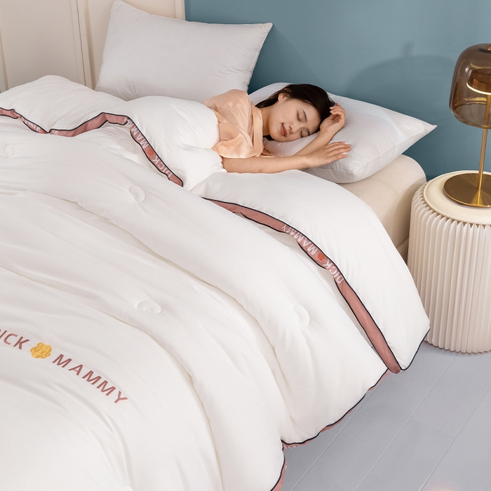 91家纺网 家纺一手货源 找家纺 美丽折家纺 2025新款大豆被冬被-山茶花系列一 山茶花-粉白色