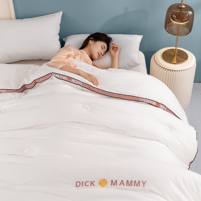 91家纺网 家纺一手货源 找家纺 美丽折家纺 2025新款大豆被冬被-山茶花系列一 山茶花-粉白色