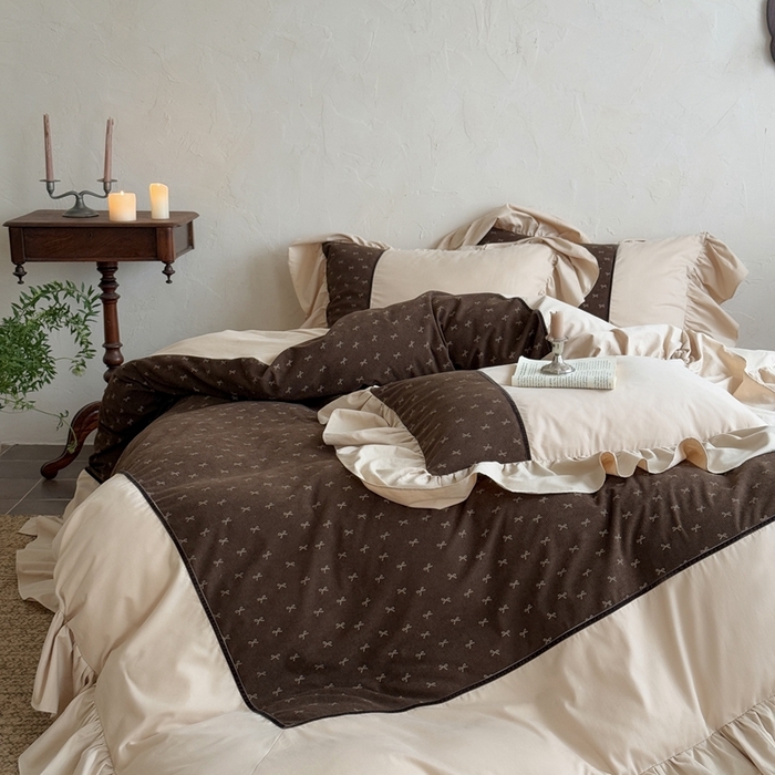 91家纺网 家纺一手货源 找家纺 （总）多乐娜 2025新款法式浪漫长绒棉纯棉陶瓷磨毛大拼角拼接花边工艺款磨毛·枫糖拿铁（会员-20）控价378/398起（券后！！）务必控价谢谢配合