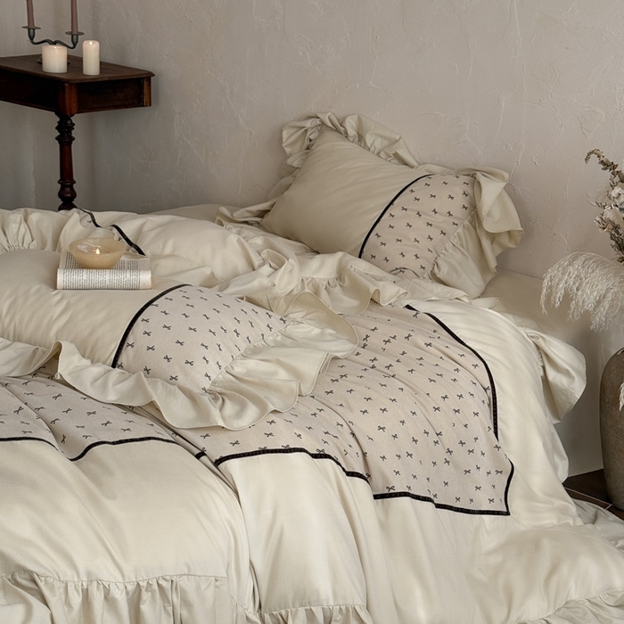 91家纺网 家纺一手货源 找家纺 多乐娜 2025新款法式浪漫长绒棉纯棉陶瓷磨毛大拼角拼接花边工艺款磨毛·枫糖拿铁（会员-20）控价378/398起（券后！！）务必控价谢谢配合 枫糖拿铁-米色