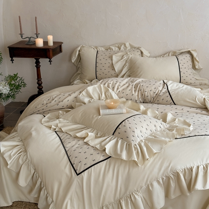 91家纺网 家纺一手货源 找家纺 多乐娜 2025新款法式浪漫长绒棉纯棉陶瓷磨毛大拼角拼接花边工艺款磨毛·枫糖拿铁（会员-20）控价378/398起（券后！！）务必控价谢谢配合 枫糖拿铁-米色