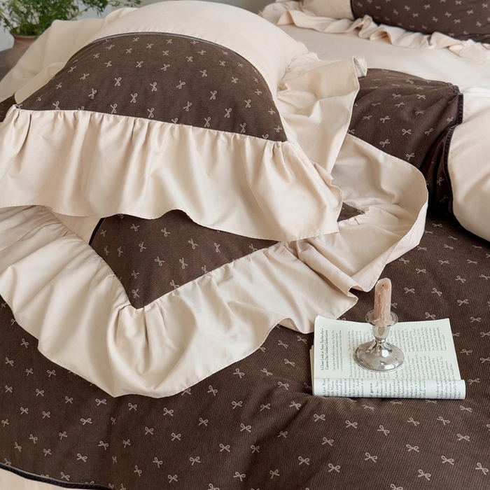 91家纺网 家纺一手货源 找家纺 多乐娜 2025新款法式浪漫长绒棉纯棉陶瓷磨毛大拼角拼接花边工艺款磨毛·枫糖拿铁（会员-20）控价378/398起（券后！！）务必控价谢谢配合 枫糖拿铁-咖色