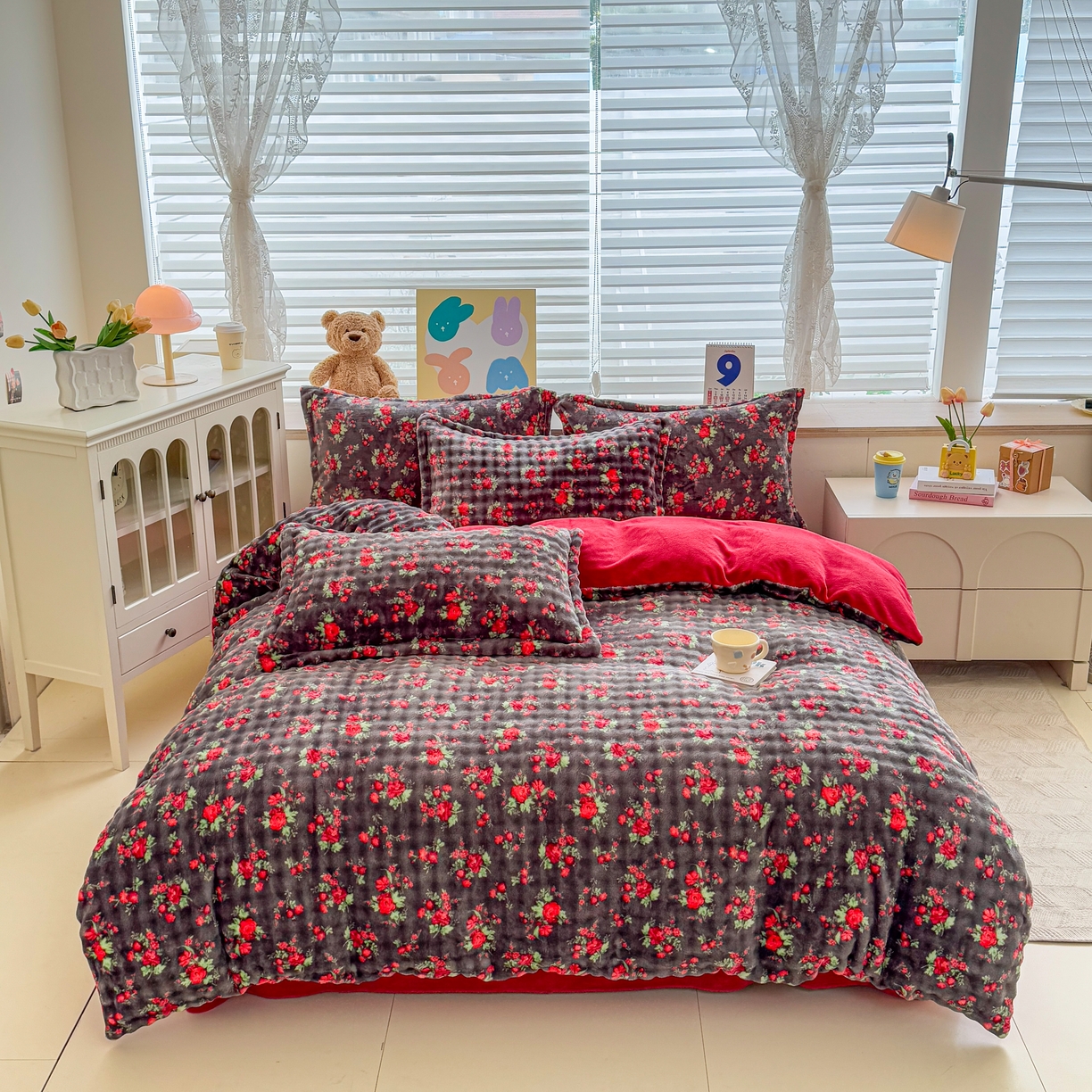 91家纺网 家纺一手货源 找家纺 梵克保罗 2025秋冬新款牛奶绒泡泡绒印花卡通花卉兔毛单被套 花仙子