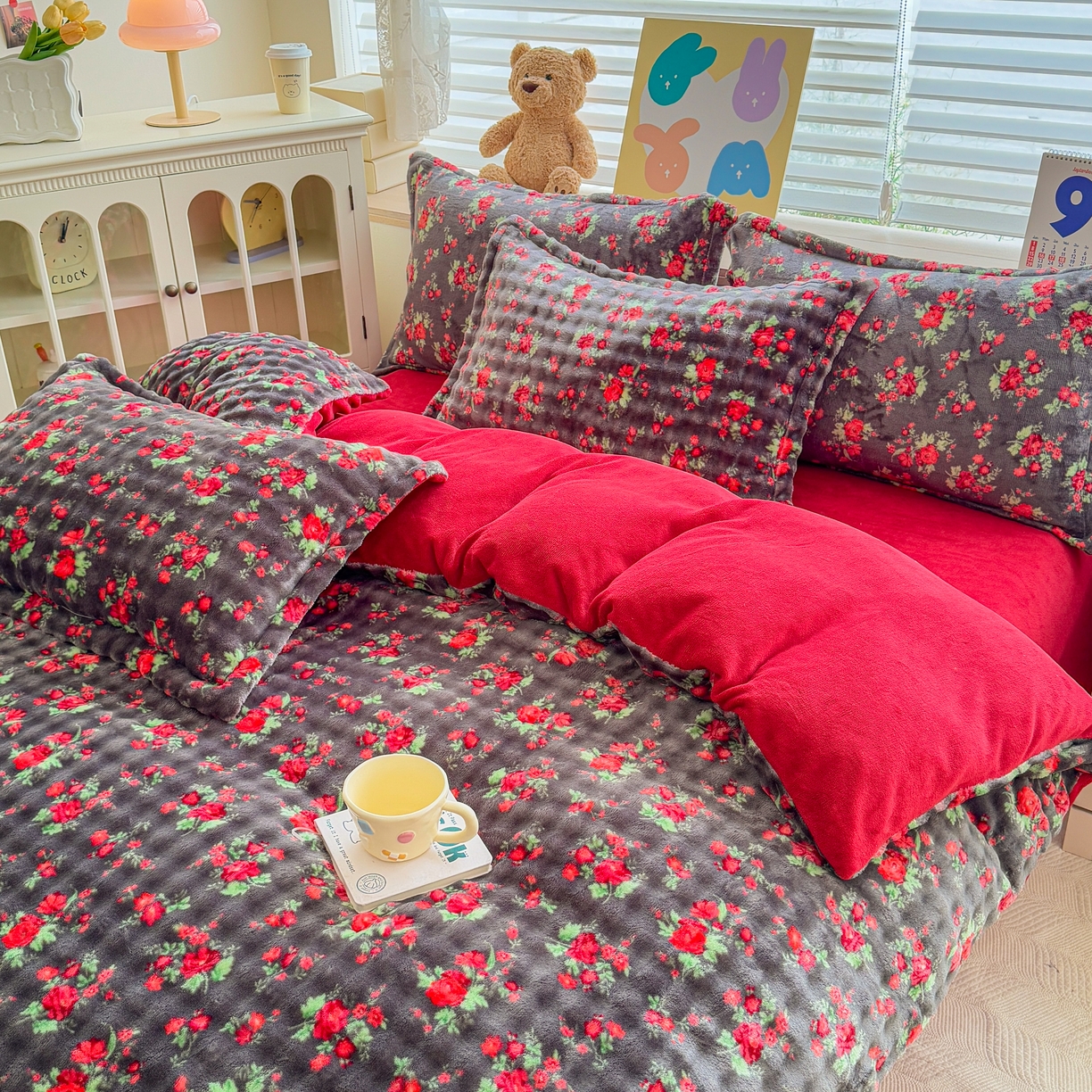 91家纺网 家纺一手货源 找家纺 梵克保罗 2025秋冬新款牛奶绒泡泡绒印花卡通花卉兔毛单被套 花仙子