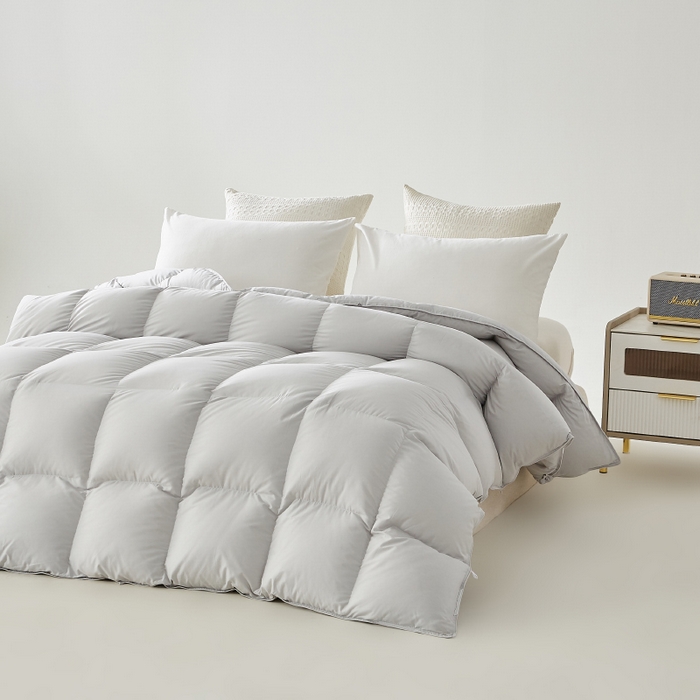 91家纺网 家纺一手货源 找家纺 美丽折家纺 2025新款云感零压羽丝绒被 灰色