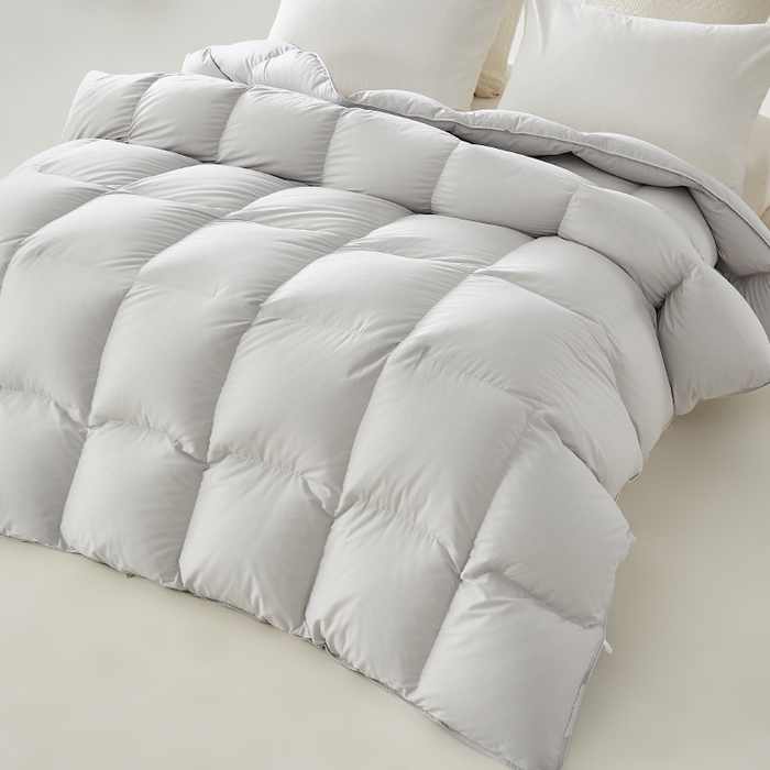 91家纺网 家纺一手货源 找家纺 美丽折家纺 2025新款云感零压羽丝绒被 灰色