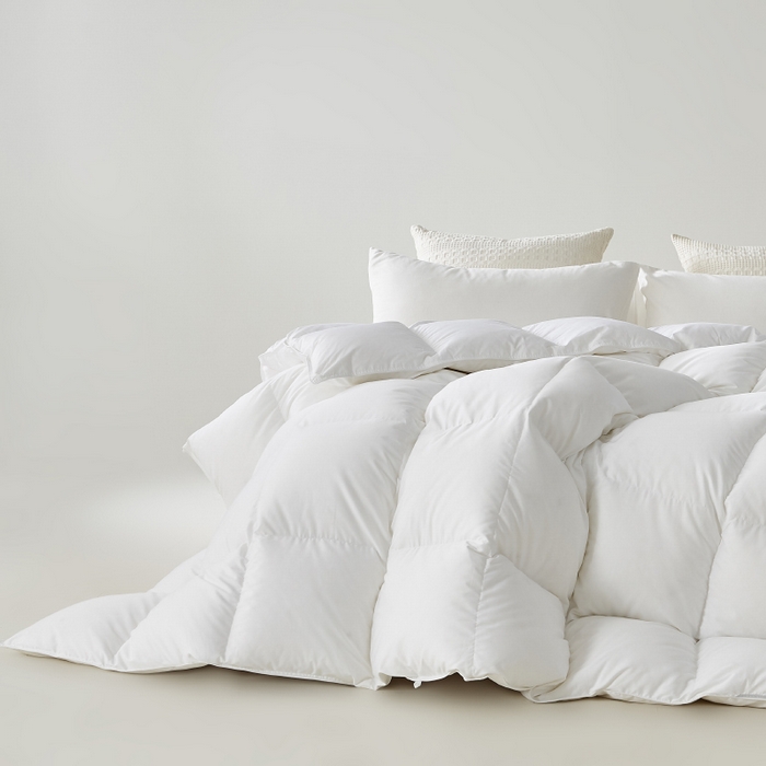 91家纺网 家纺一手货源 找家纺 美丽折家纺 2025新款云感零压羽丝绒被 白色