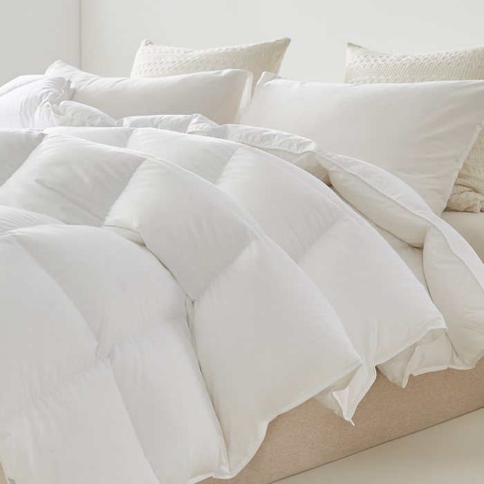 91家纺网 家纺一手货源 找家纺 美丽折家纺 2025新款云感零压羽丝绒被 白色