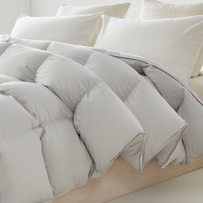 91家纺网 家纺一手货源 找家纺 美丽折家纺 2025新款云感零压羽丝绒被 灰色